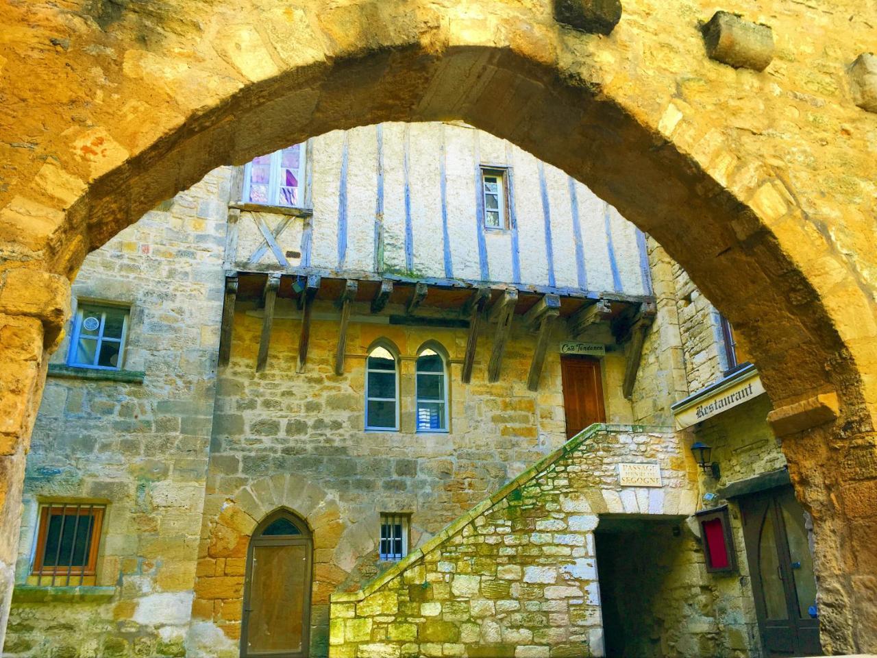 Gites Sibemol Simeyrols Exteriér fotografie